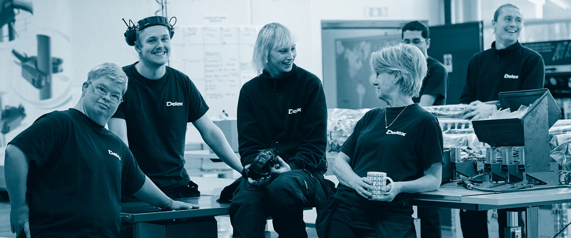 Personal samlad på Delex